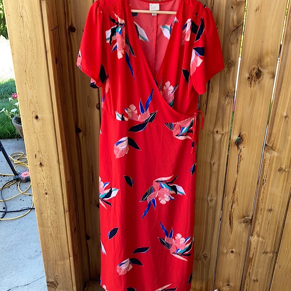 Elegant dress with side tie